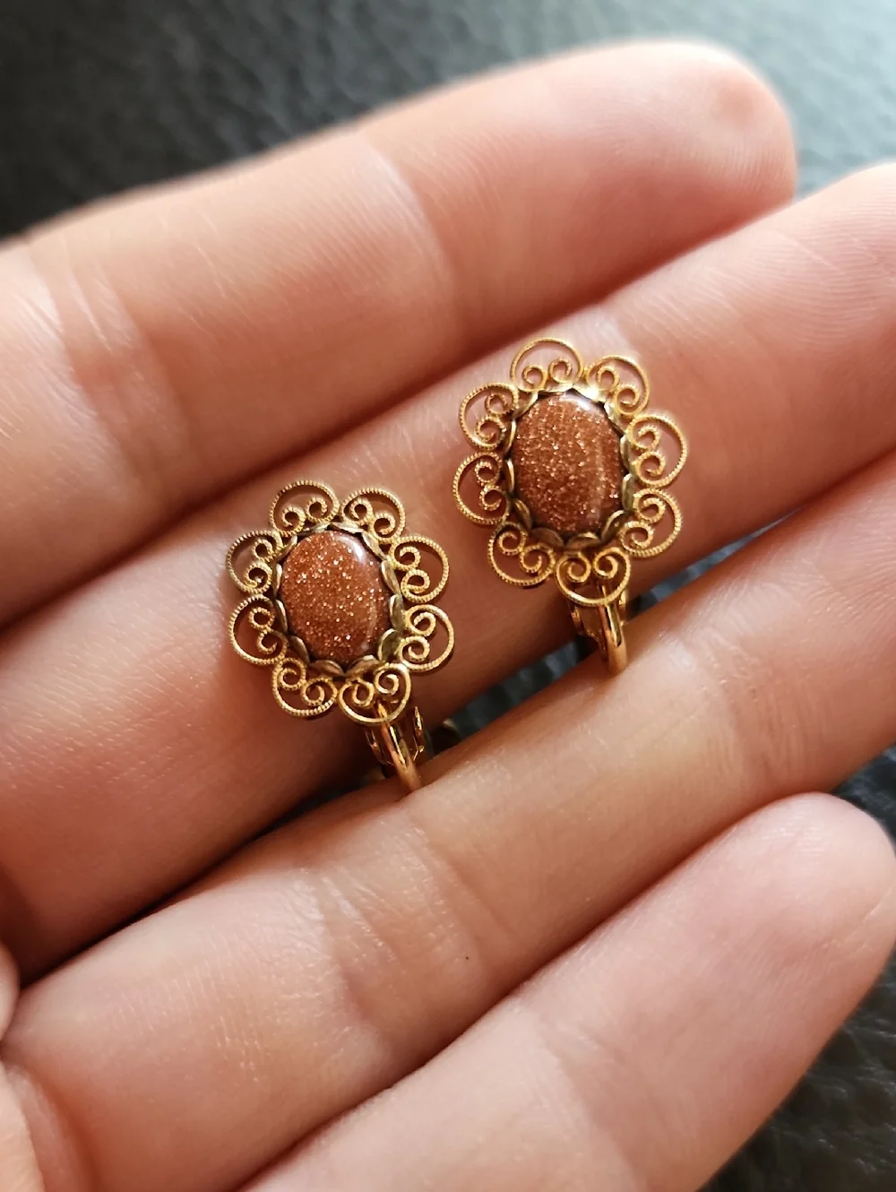VTG Goldtone Filigree Clip Earrings with Brown Goldstone Cabochons - Picture 4 of 7